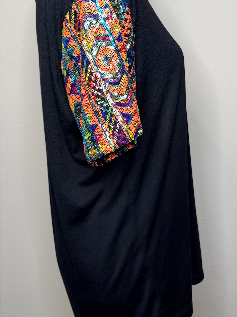 Sunshine & Rodeos Womens Black T-Shirt Multicolor Sequined Sleeves Pocket Sz L - Picture 5 of 9